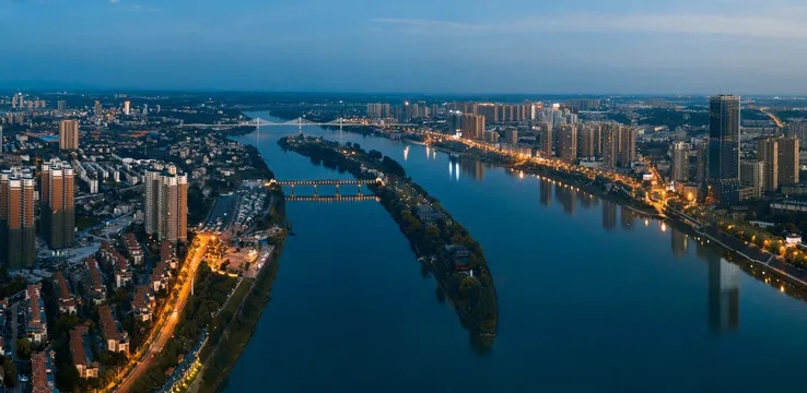 自帶區(qū)域地標(biāo)商業(yè)，改善品質(zhì)5字頭撿漏國(guó)企低密大盤(pán)！